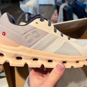Brand new women’s shoes. Cloud runner. $200+ new.